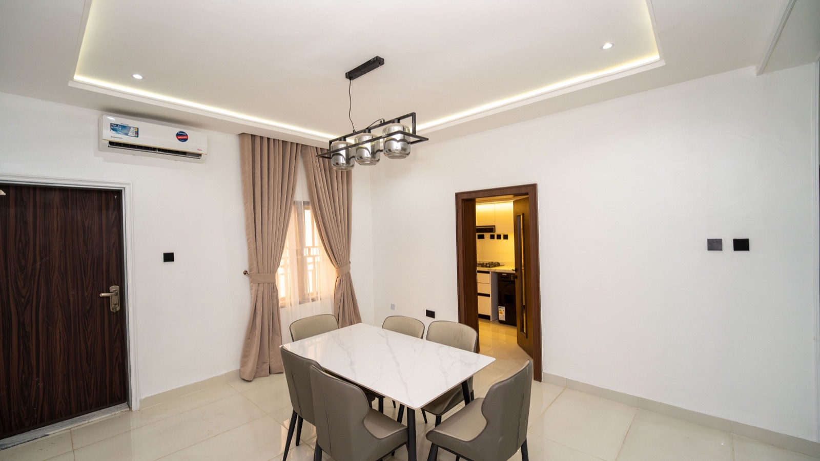 Cholis Residency bedroom 4