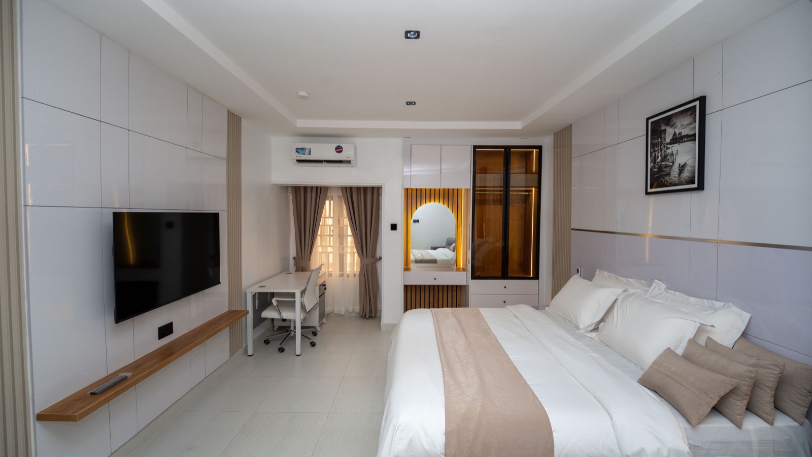 Cholis Residency bedroom 5